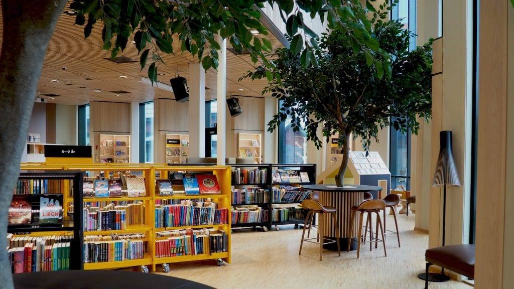 Interiør av Åsane bibliotek. Foto: Camilla Grindheim
