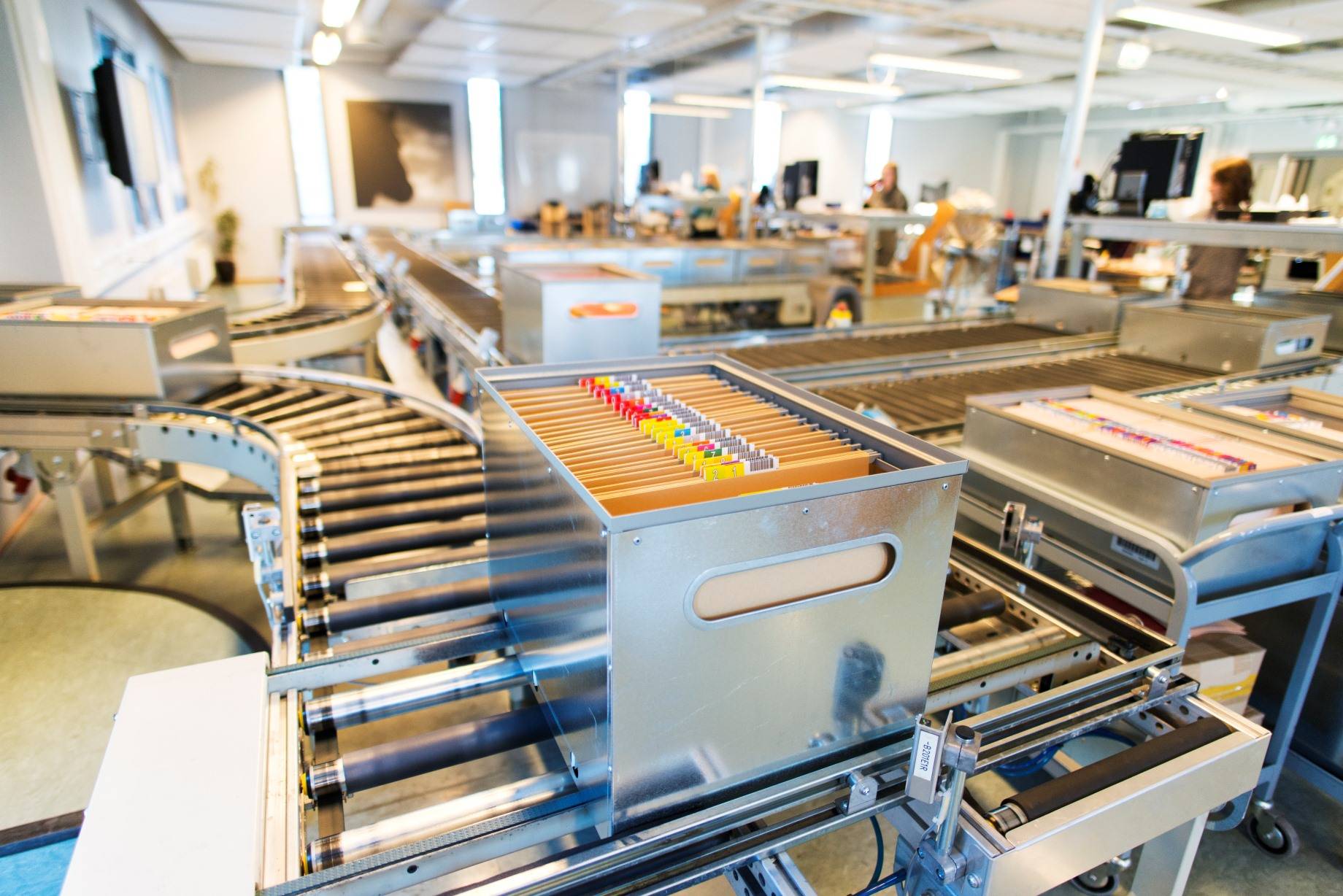 Automat-kasser med bøker fra Depotbiblioteket 
