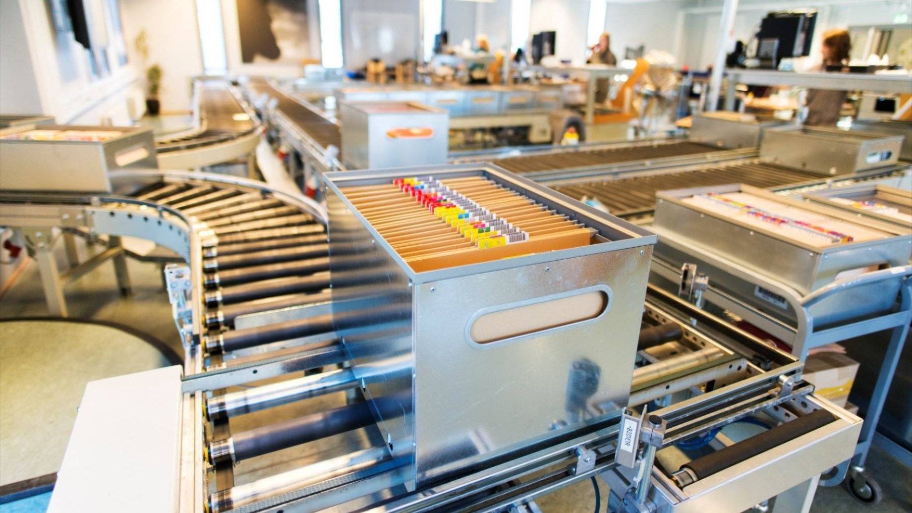 Automat-kasser med bøker fra Depotbiblioteket 